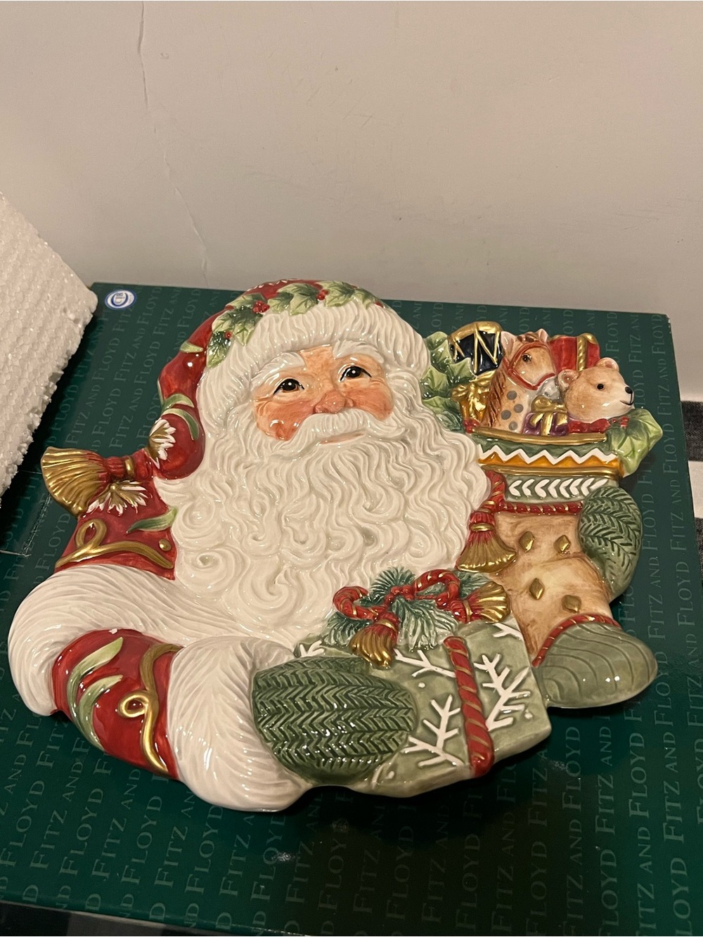 NWT WINTER HOLIDAY SANTA CANAPÉ PLATE.